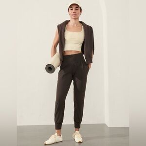 NWT-Athleta Truffle Salutation Jogger, Small